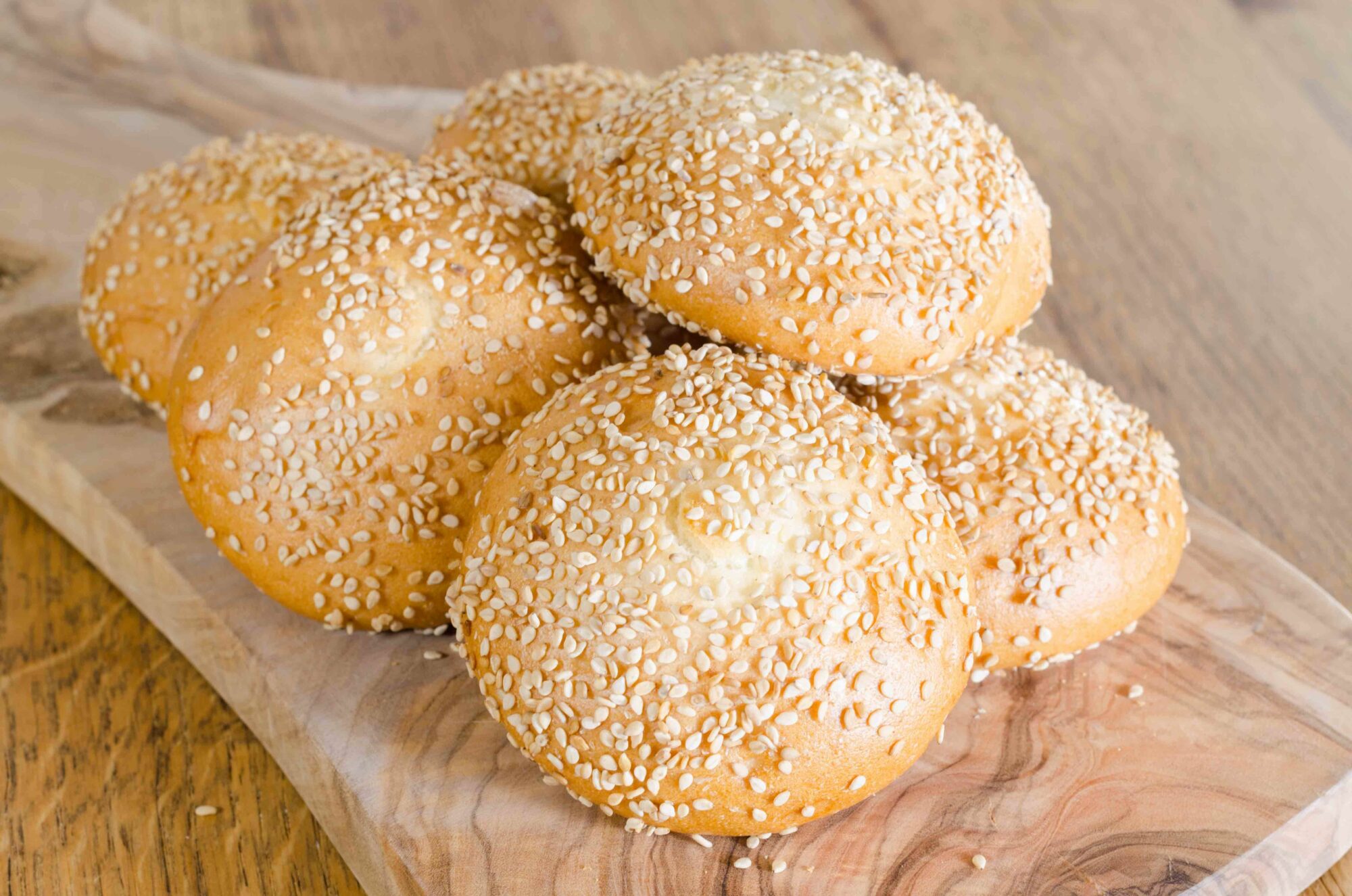 kleine broodjes sesamzaad 2 glutenvrij lactosevrij melkvrij sesambroodje
